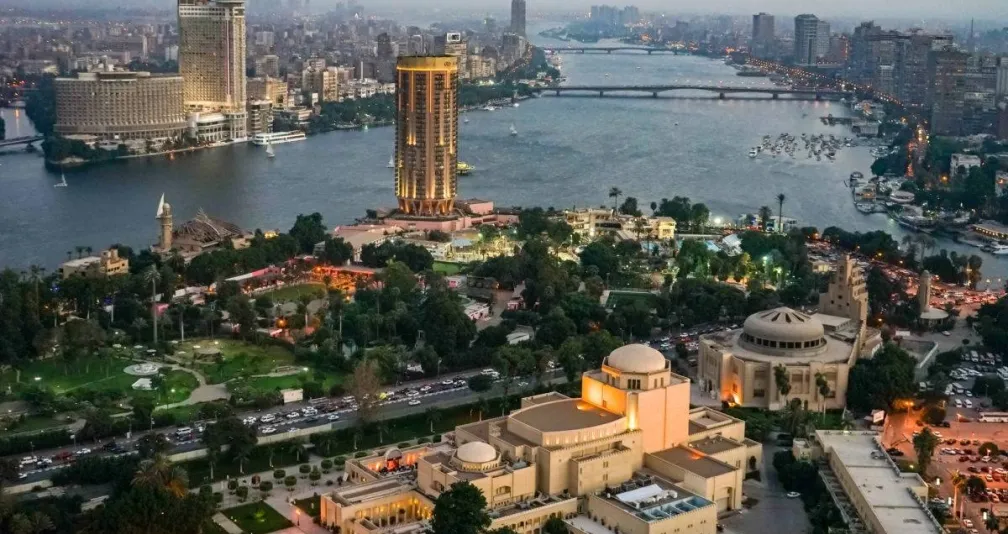 «إتش سي»: ضغوط تضخمية وتراجع للجنيه وسط تثبيت متوقع للفائدة في مصر