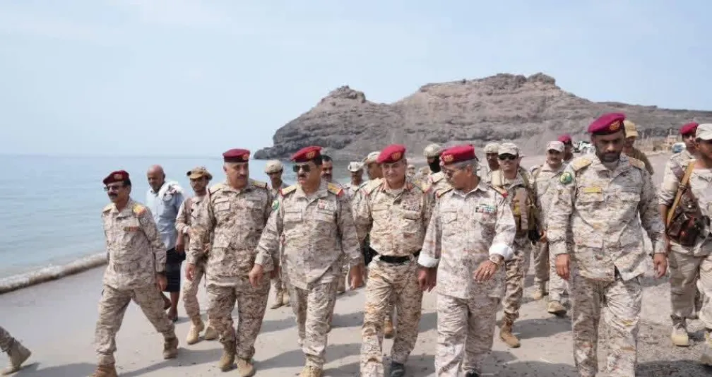 القوات اليمنية ترفع جاهزيتها القتالية في باب المندب