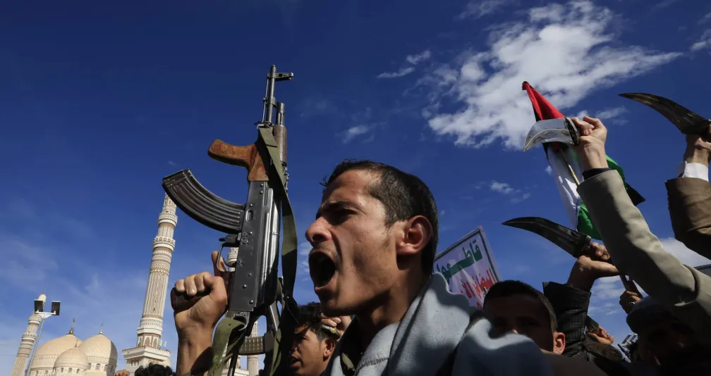 الحوثيون يتبنّون ثالث هجماتهم على إسرائيل خلال 5 أيام