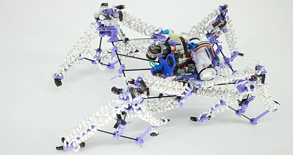 عضلات اصطناعية تمكّن الروبوتات من رفع 100 ضعف وزنها