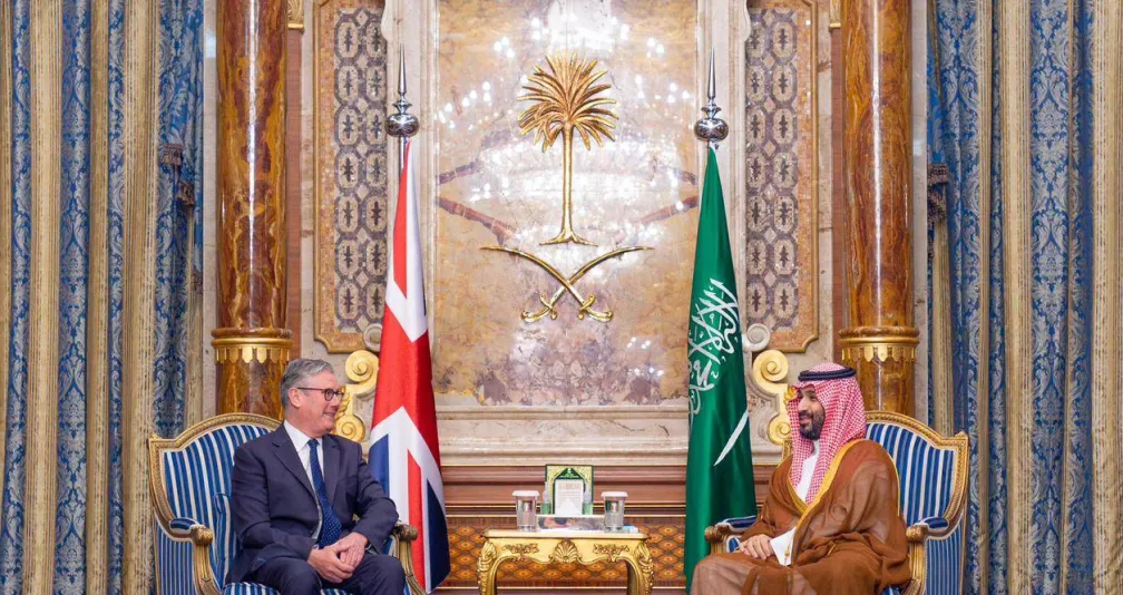 السعودية وبريطانيا تؤكدان دعم جهود تعزيز أمن واستقرار المنطقة