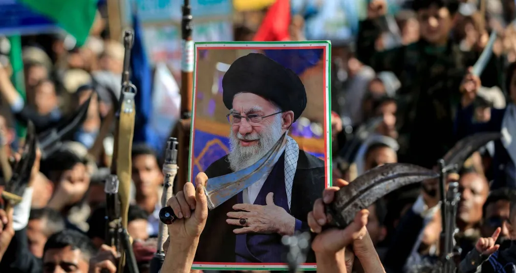 اليمن يشدد على أولوية استعادة مؤسسات الدولة وحصر السلاح