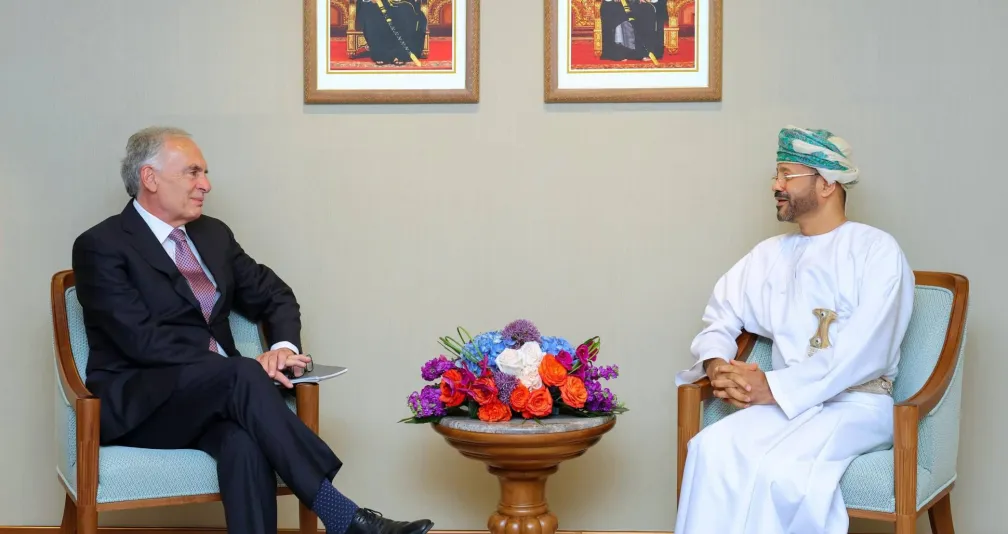 عُمان تدعم تغليب الحلول السلمية لإنهاء الصراع في المنطقة