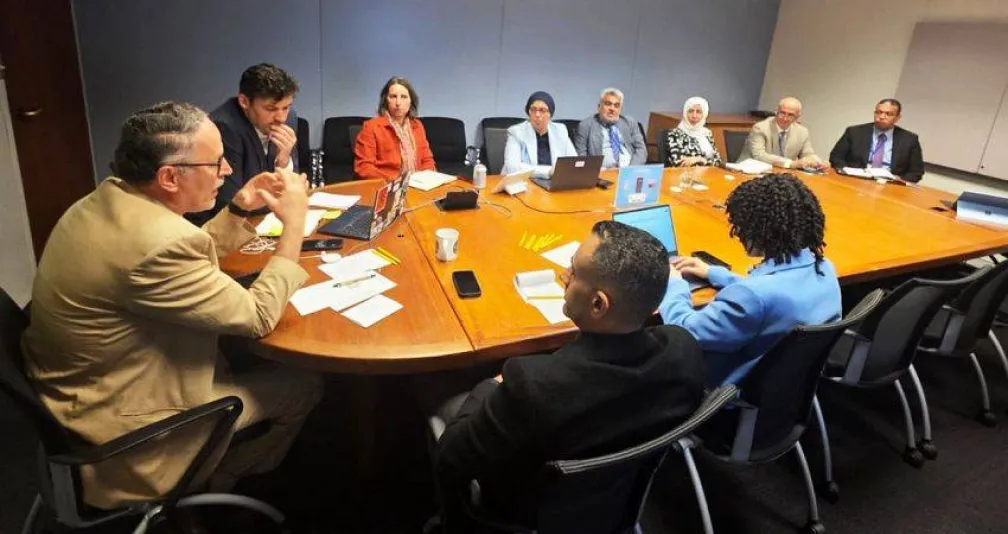 الحكومة اليمنية تعزّز الشراكات الدولية لدعم الاقتصاد والخدمات