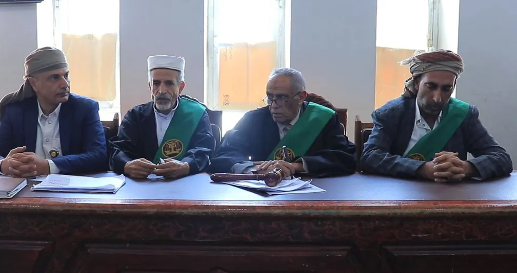 الحوثيون يعيدون تشكيل القضاء ويضيّقون على النساء