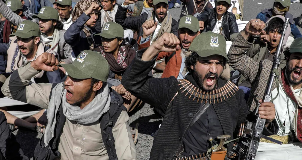 الحوثيون يصعّدون قمع الصحافة ويُحكمون الرقابة
