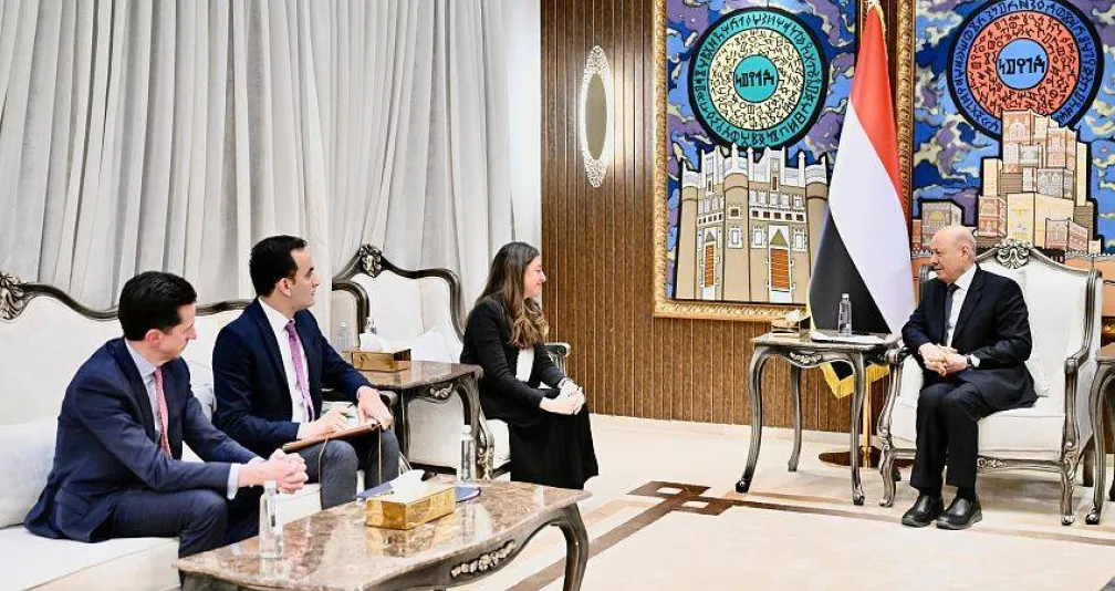 العليمي: السلام المستدام يبدأ بإنهاء المشروع الحوثي الإيراني