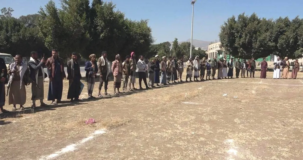 الحوثيون يوسّعون التجنيد التعبوي بين المهمشين والمسنين