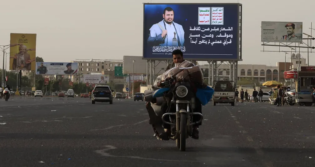 الحوثي يشرعن لجماعته التنكيل بموظفي المنظمات الدولية