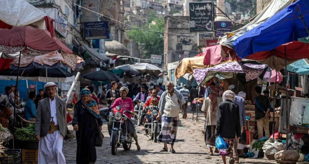 ارتفاع الأسعار يخنق فرحة العيد في مدينة تعز