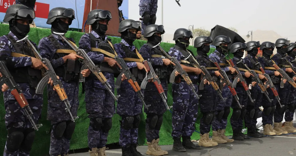 تصعيد حوثي يلاحق معزِّين ومصلِّين في إب