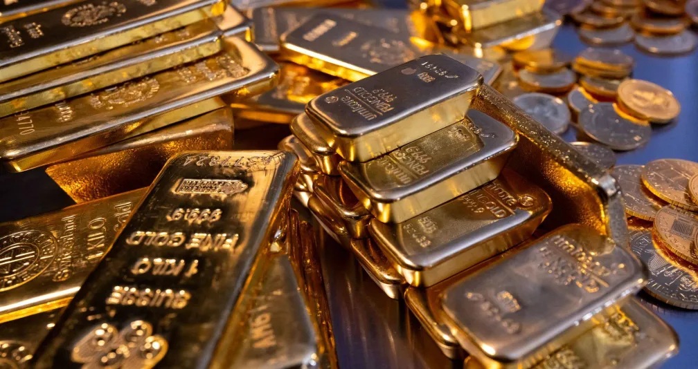 لأول مرة منذ نوفمبر... الذهب يهبط دون 4000 دولار للأونصة