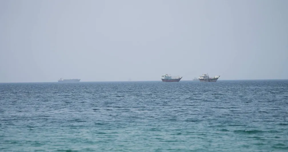 النفط يواصل الصعود وسط مخاوف بشأن خطط إعادة فتح مضيق هرمز