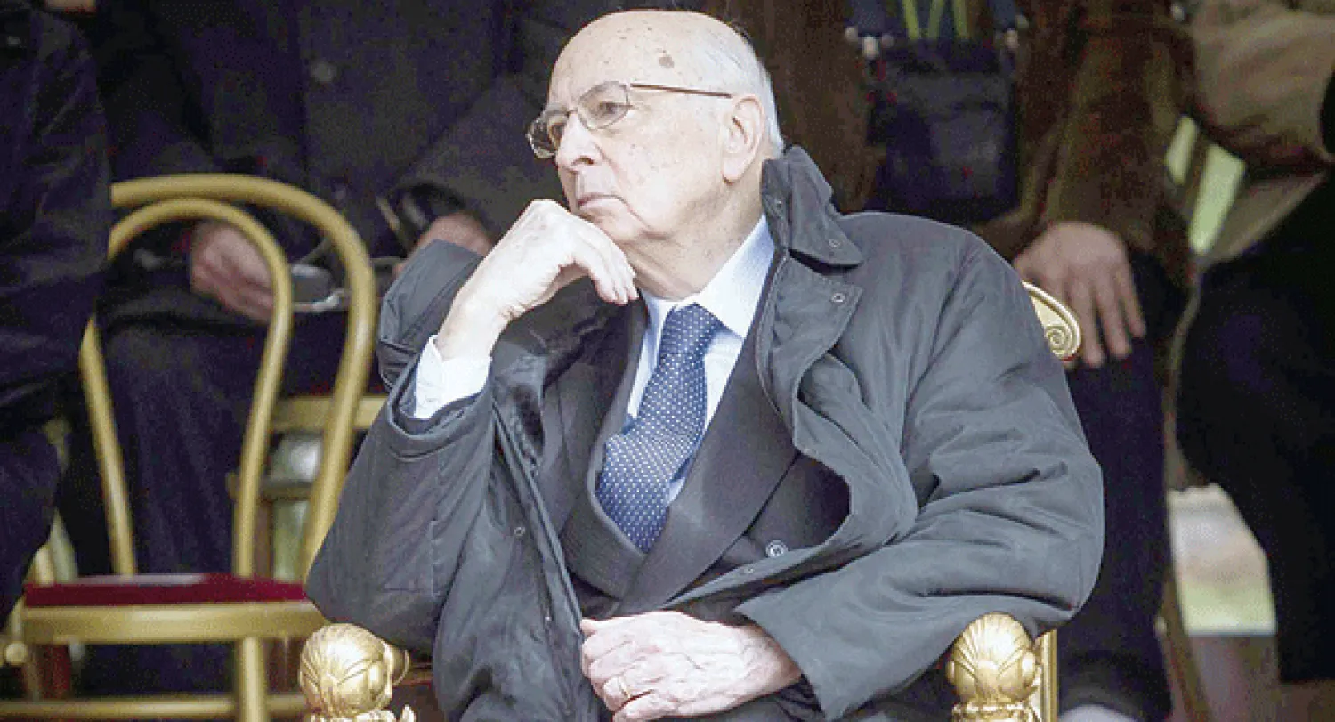 الرئيس الإيطالي المنتهية ولايته يهب لإخراج بلاده من أزمتها