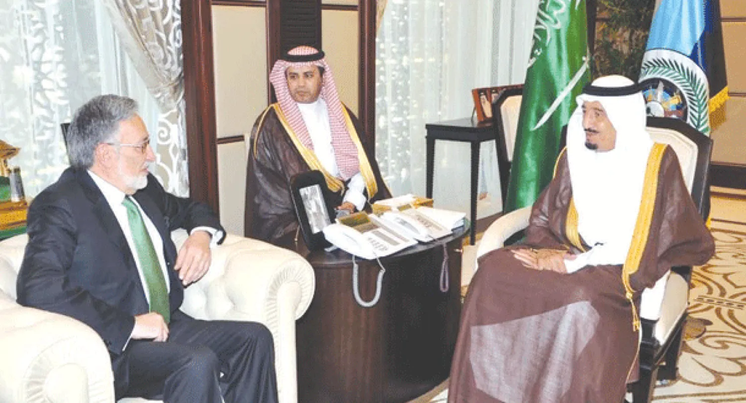 الأمير سلمان يستقبل وزير خارجية أفغانستان ويتسلم رسالة من ولي عهد البحرين