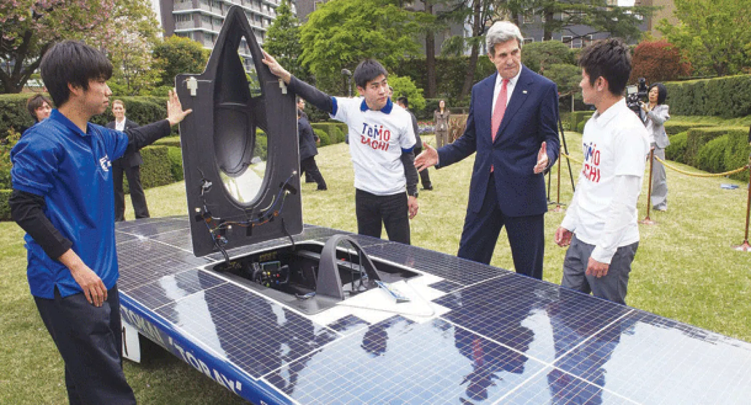 كيري يعد بحماية اليابان.. مع توقع إطلاق كوريا الشمالية صاروخا جديدا