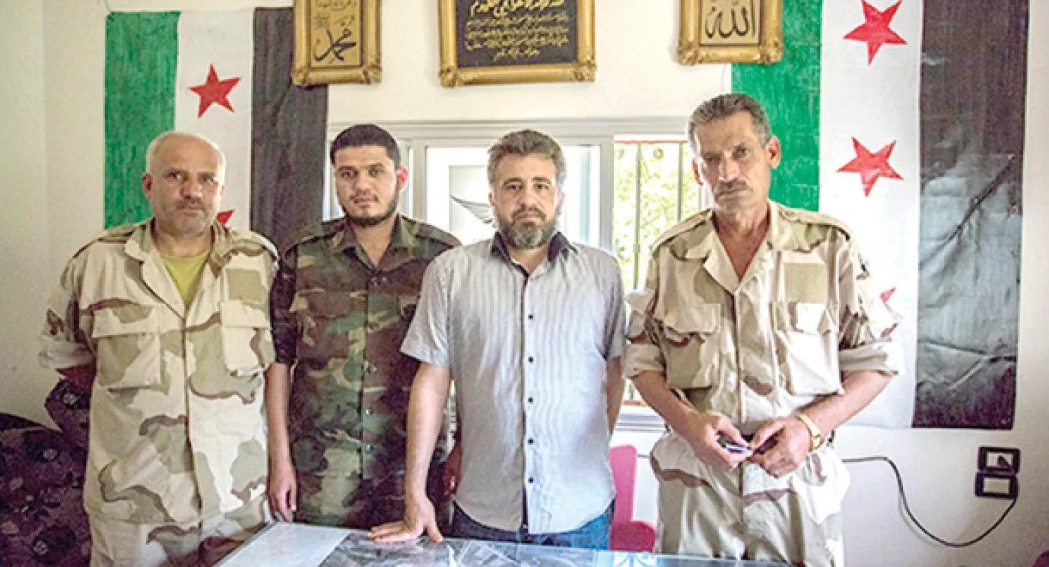 أب ينشق مع نجله عن أجهزة النظام وينضمان للجيش الحر