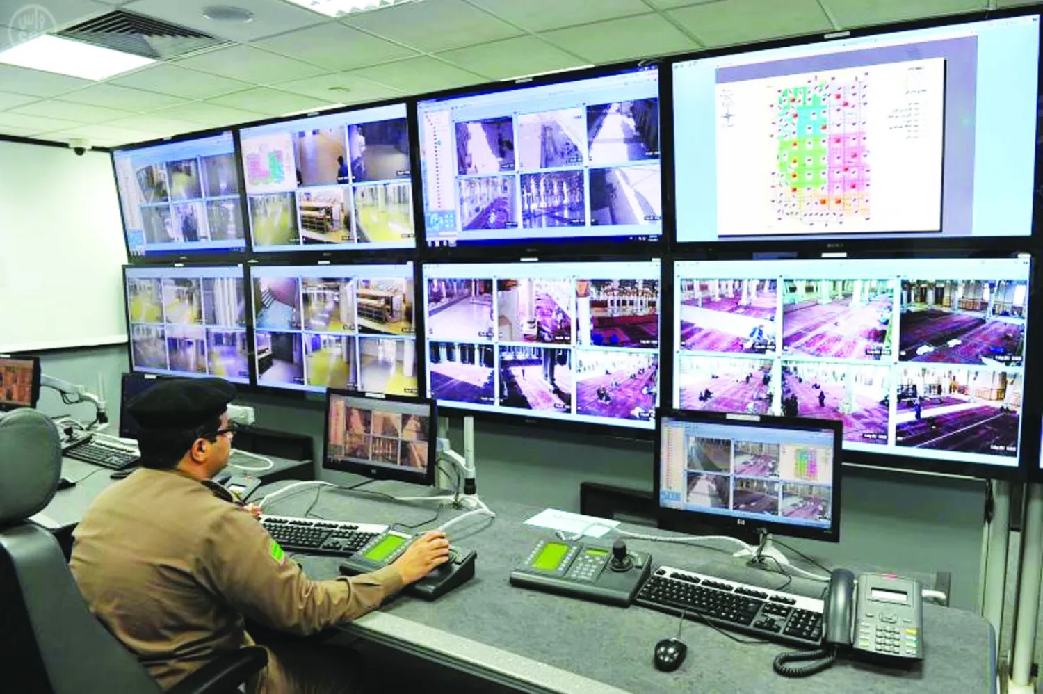 قائد قوة أمن المسجد النبوي: غرفة المراقبة الأمنية تتولى متابعة كل من يحاول أن يعكر صفو المصلين