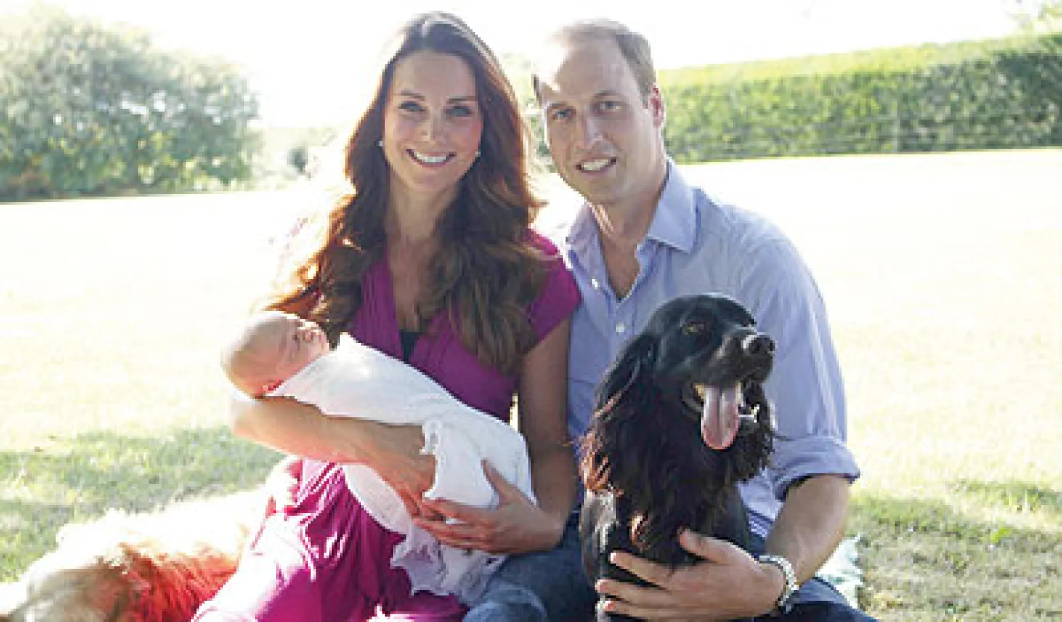 * في أول مقابلة له بعد ولادة ابنه، تحدث الأمير ويليام نجل ولي العهد البريطاني عن الأبوة بعد نحو شهر من ولادة ابنه «الوغد» (كما أطلق عليه ضاحكا) والليالي الطويلة وتغيير الحفاضات. وقال الأمير ويليام لشبكة «سي إن إن» الإخبارية الأميركية في مقتطفات تم بثها الاثنين إن جورج ألكسندر لويس الذي ولد في لن...