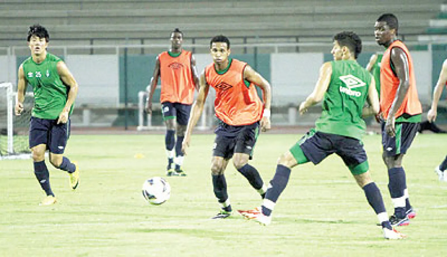 يقف ممثلا الكرة السعودية في دوري أبطال آسيا (الأهلي والشباب) في منعطف صعب وتاريخي اليوم، عندما يخوضان مواجهتيهما في ذهاب ربع النهائي أمام سيول الكوري الجنوبي وكاشيوا رايسول الياباني. وسيكون ملعب مدينة الملك عبد العزيز الرياضية بالشرائع في مكة المكرمة مسرحا للمباراة المرتقبة التي ستجمع الأهلي وضي...