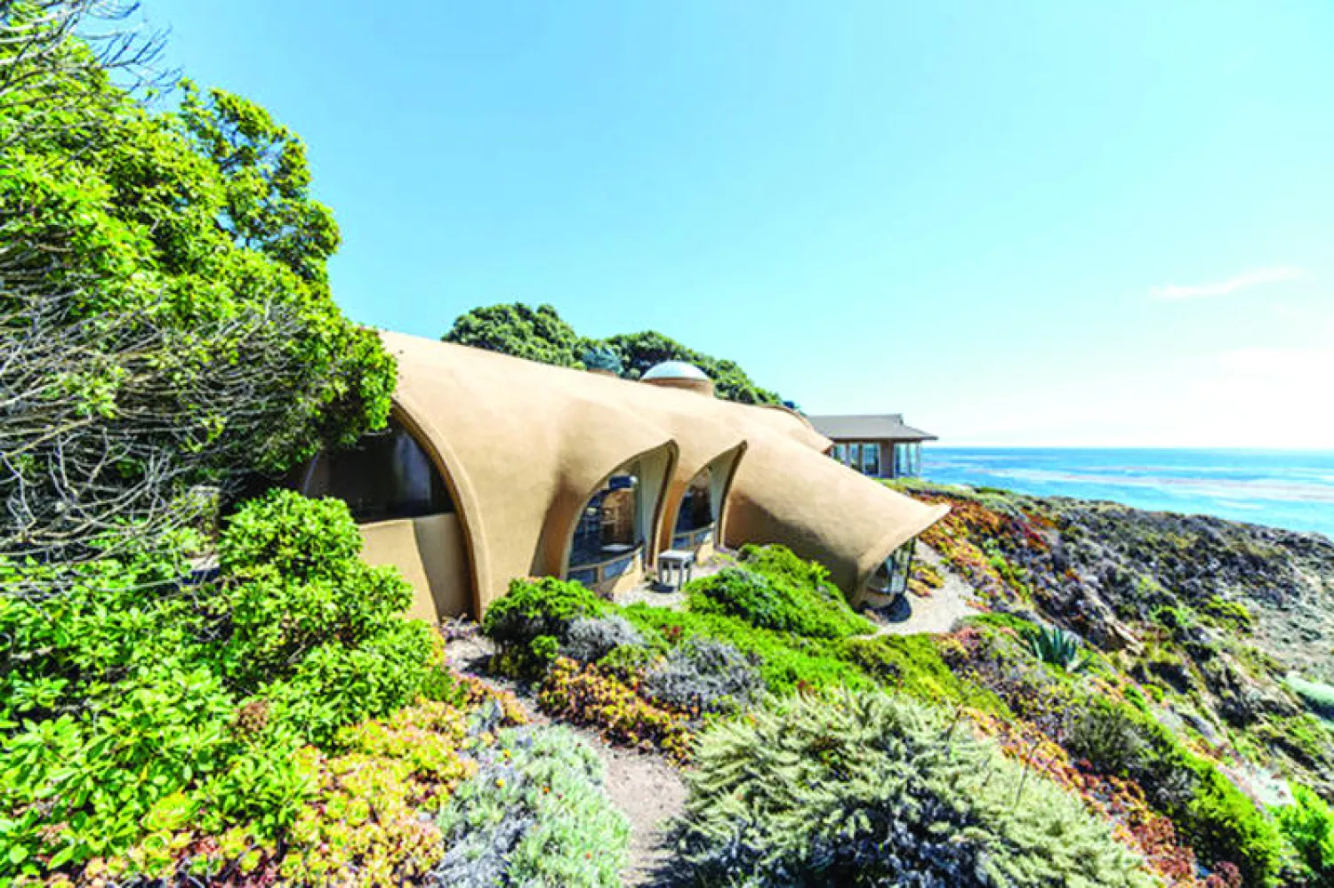 منزل عصري في كاليفورنيا بثلاثة ملايين دولار