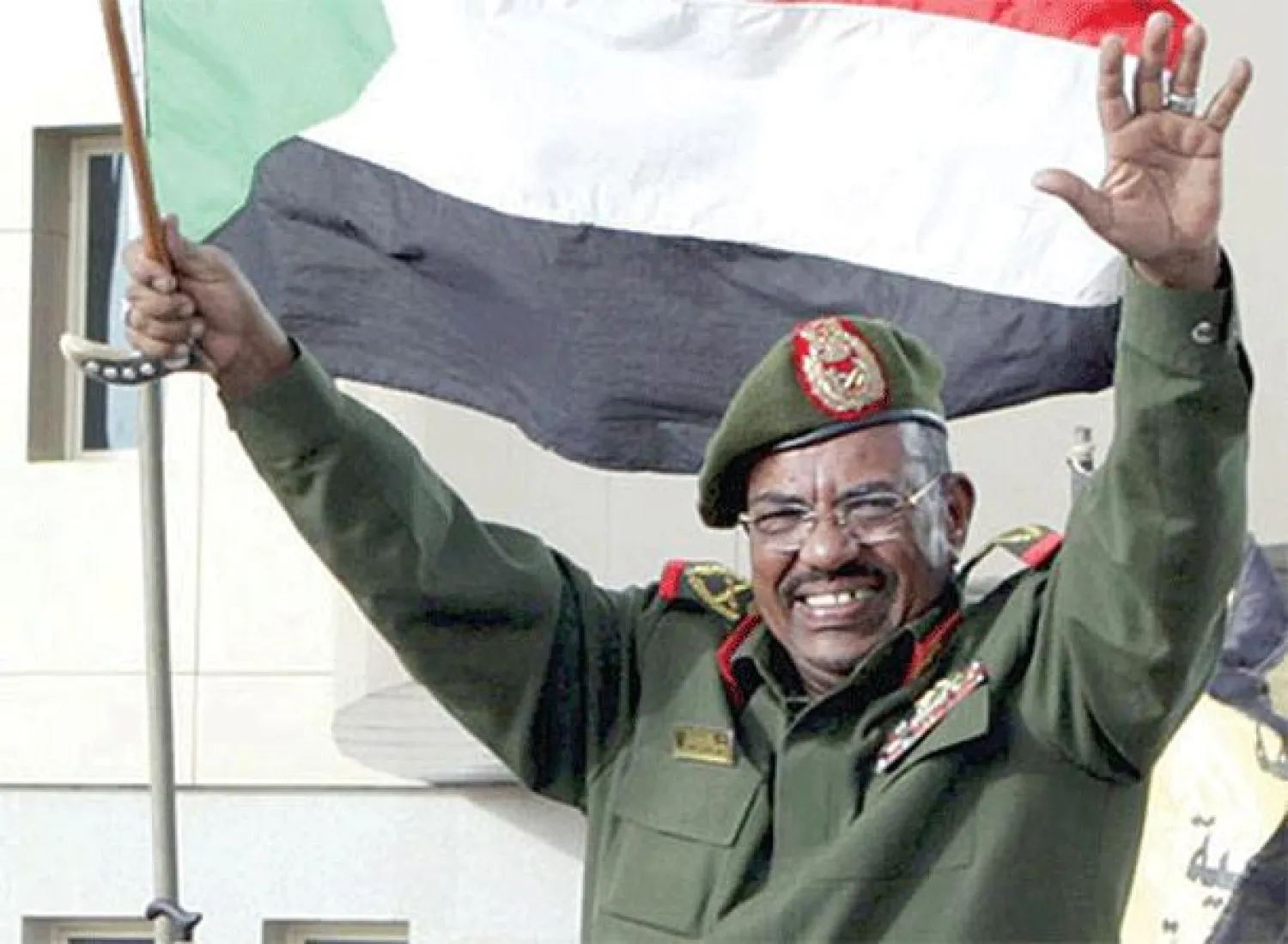 البشير.. هل يطيح بإخوان السودان؟