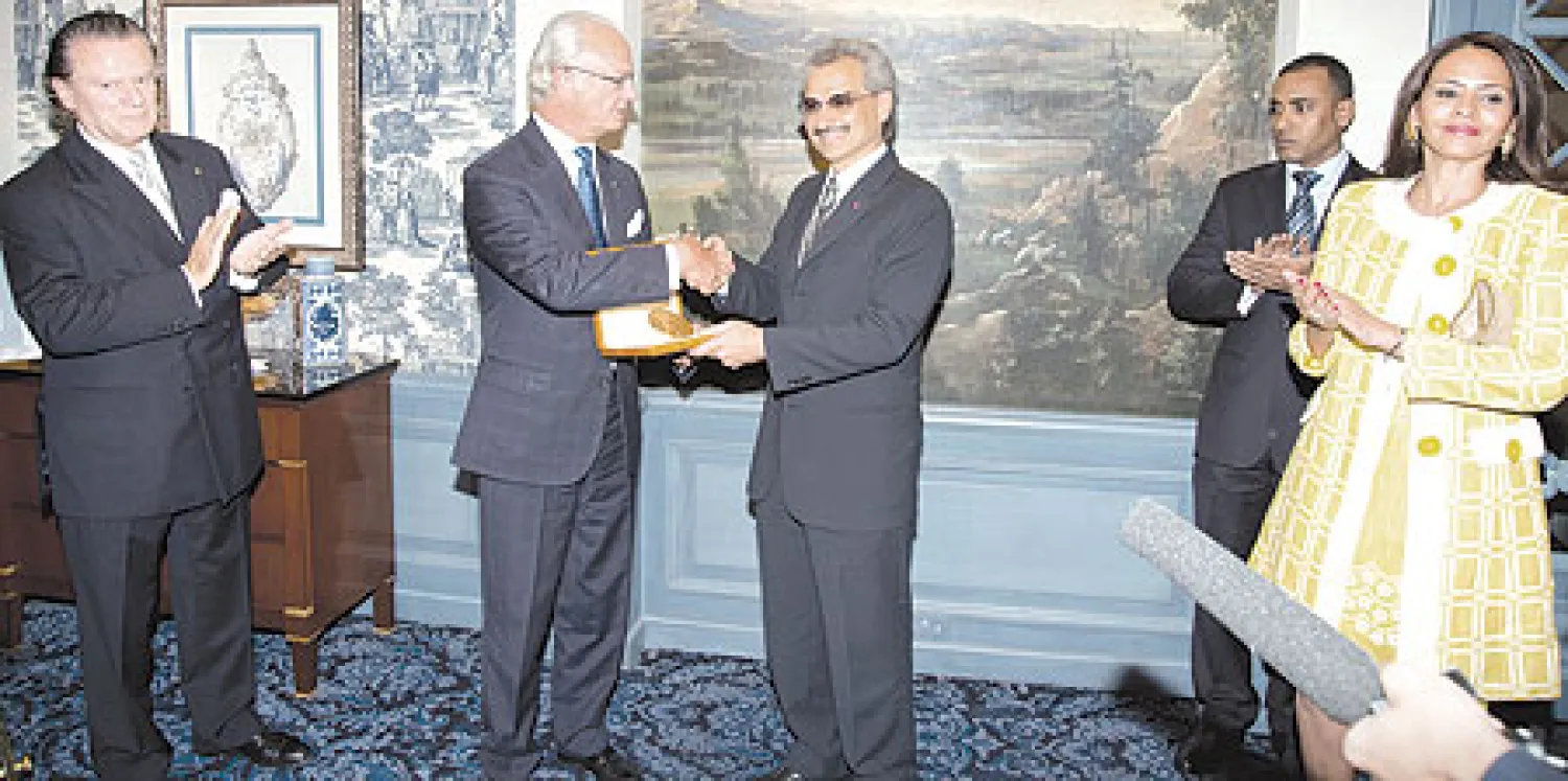 تقلد الأمير الوليد بن طلال بن عبد العزيز آل سعود، رئيس مجلس إدارة شركة «المملكة القابضة» ورئيس مجلس أمناء «مؤسسة الوليد بن طلال الخيرية»، وسام «بادن باول» الكشفية الأعلى وتسلم شارة جماعة «بادن باول» الكشفية من قبل جلالة الملك كارل غوستاف السادس عشر ملك مملكة السويد والرئيس الفخري للصندوق الكشفي ...