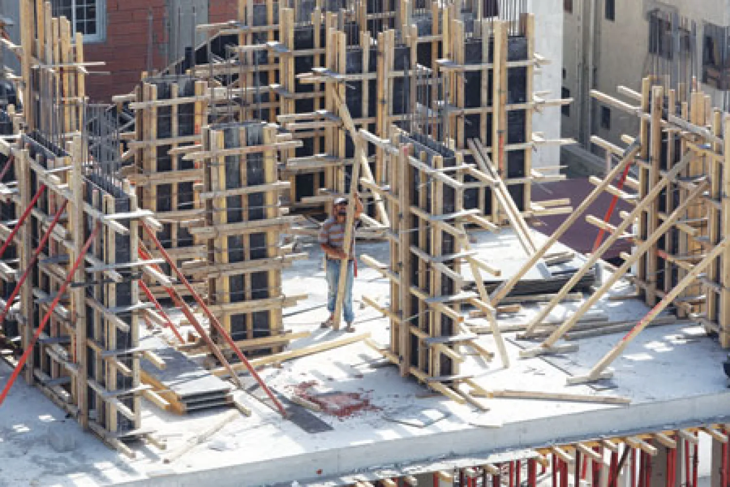 أحد مشاريع البناء في السعودية («الشرق الأوسط»)