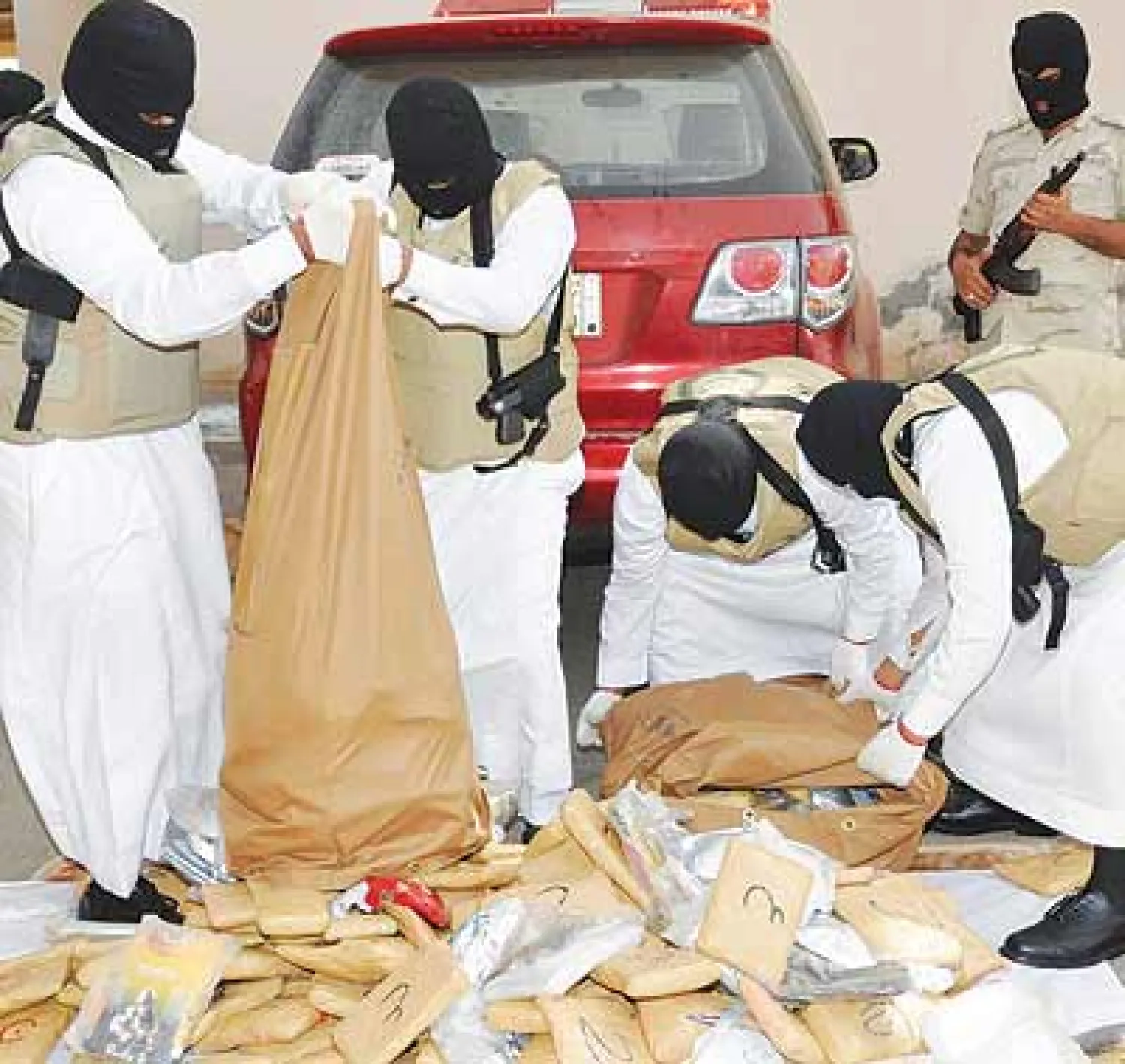 تجاوزت قيمة المخدرات المضبوطة وفق بيان الداخلية أمس نحو 2.5 مليار ريال (واس)