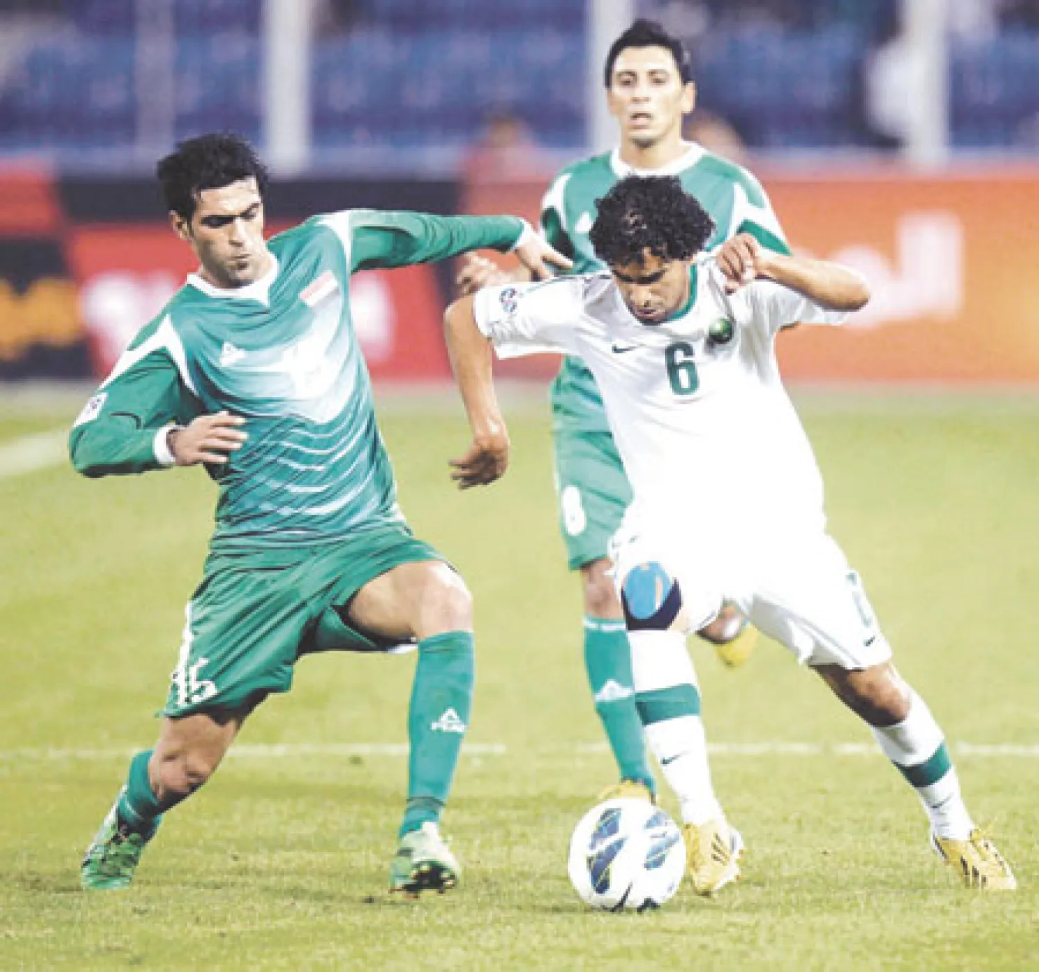 أكد المتحدث الرسمي باسم الاتحاد السعودي لكرة القدم عدنان المعيبد، أن مباراة المنتخب السعودي الأول أمام منتخب العراق، في التصفيات الآسيوية المؤهلة لنهائيات كأس آسيا 2015 في أستراليا ستقام في موعدها ومكانها المحدد بمدينة دبي الإماراتية في 15 أكتوبر (تشرين الأول) المقبل، وأن الحديث عن نقلها إلى مكا...