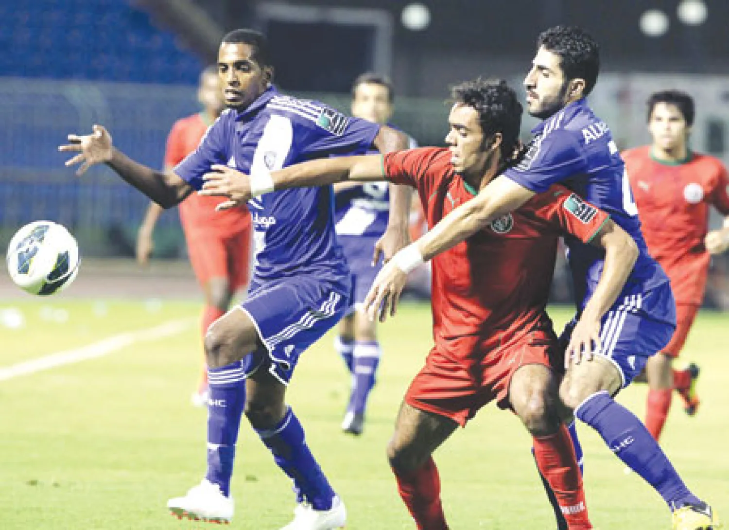 يخوض فريق الهلال تحديا صعبا مساء اليوم الجمعة، عندما يحل ضيفا «ثقيلا» على نظيره الاتفاق في الدمام، وذلك في افتتاحية مباريات الجولة الثانية من منافسات دوري عبد اللطيف جميل السعودي للمحترفين. ويدخل الهلال بقيادة مدربه الوطني سامي الجابر المباراة منتشيا بفوزه بثلاثية نظيفة في الجولة الأولى على ضيفه...