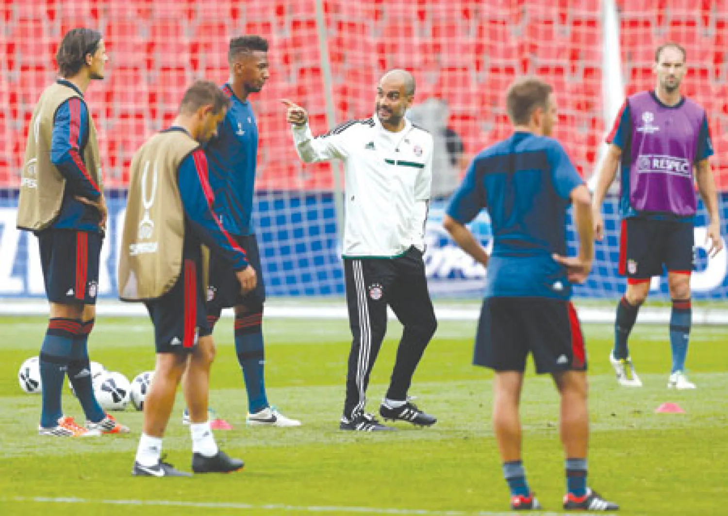 سيكون البرتغالي جوزيه مورينهو المدير الفني لتشيلسي الإنجليزي على موعد مع مواجهة جديدة مع نظيره الإسباني جوسيب غوارديولا مدرب بايرن ميونيخ الألماني حينما يلتقي فريقاهما اليوم بالعاصمة التشيكية براغ في بطولة كأس السوبر الأوروبي. ورغم عدم تواجد كلا المدربين في المواجهة الأخيرة بين الفريقين في نهائي...