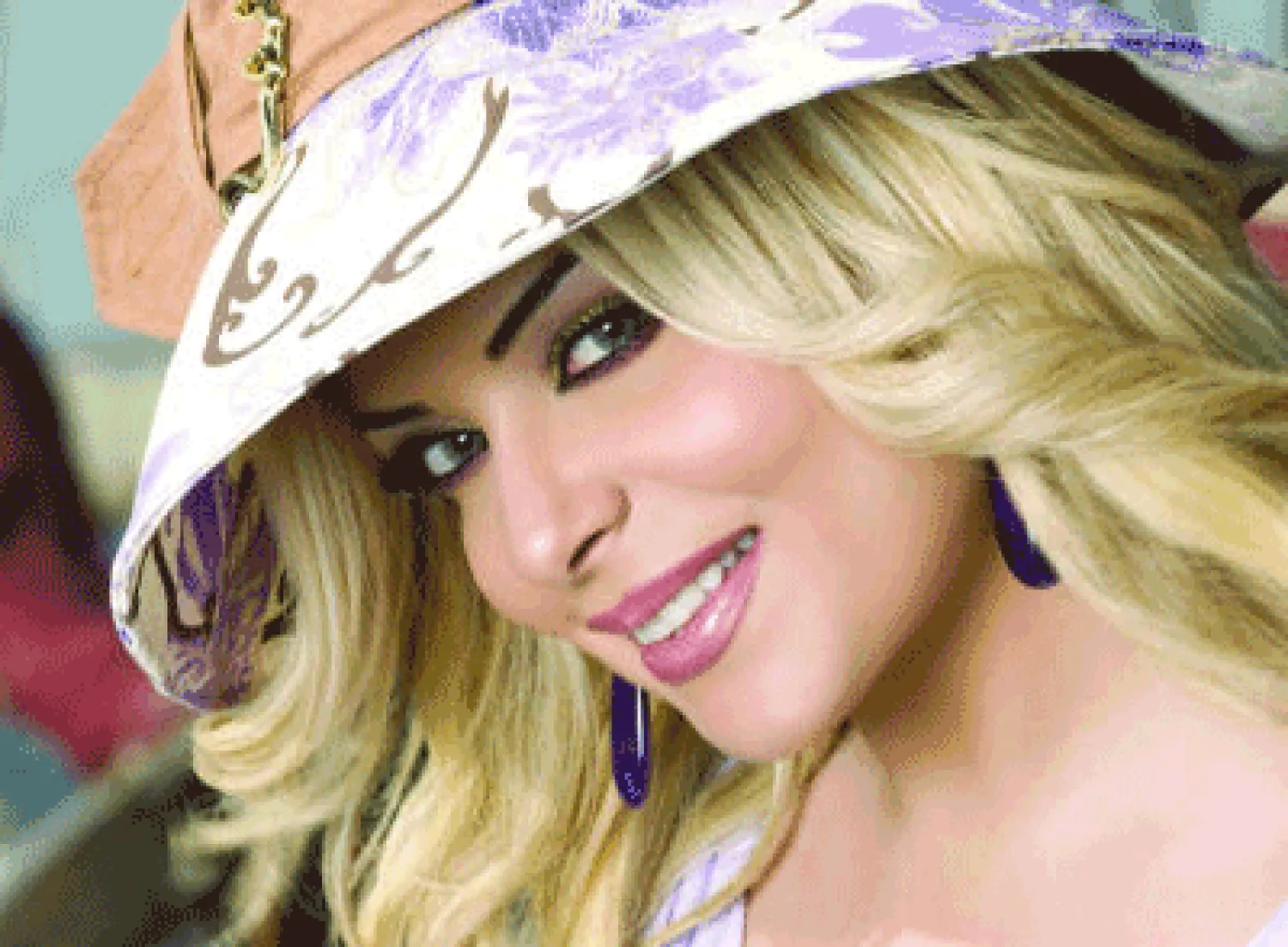 مادلين مطر: الخليجيون يحبوننا ونحن نتعثر في أداء لهجتهم