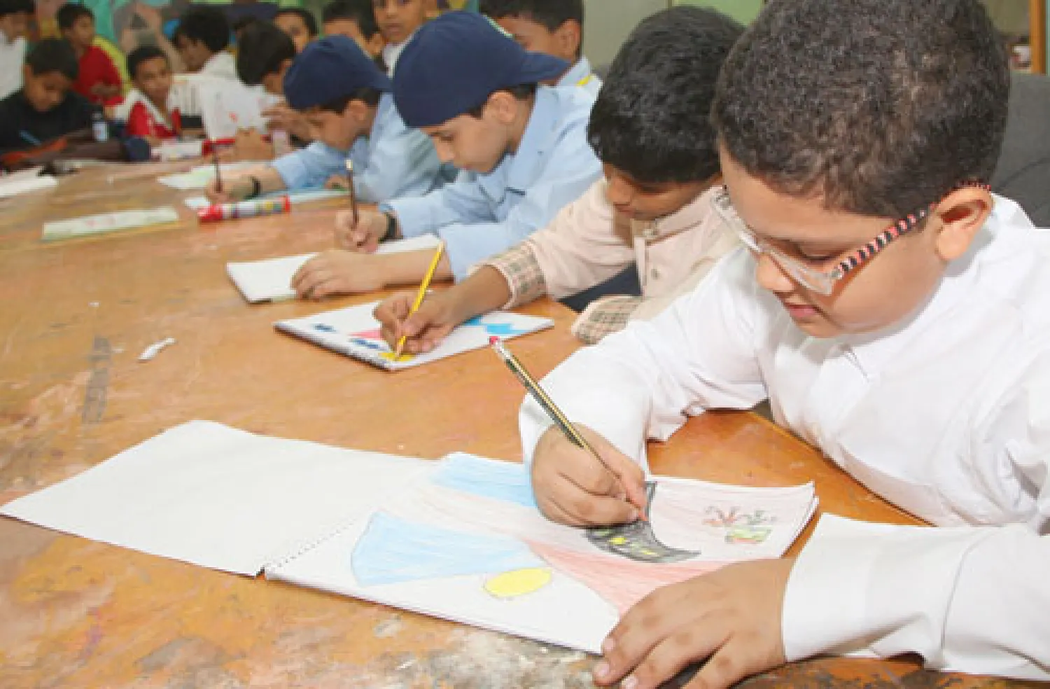 يشرع اليوم ما يربو على خمسة ملايين طالب وطالبة في بدء الموسم الدراسي الجديد («الشرق الأوسط»)