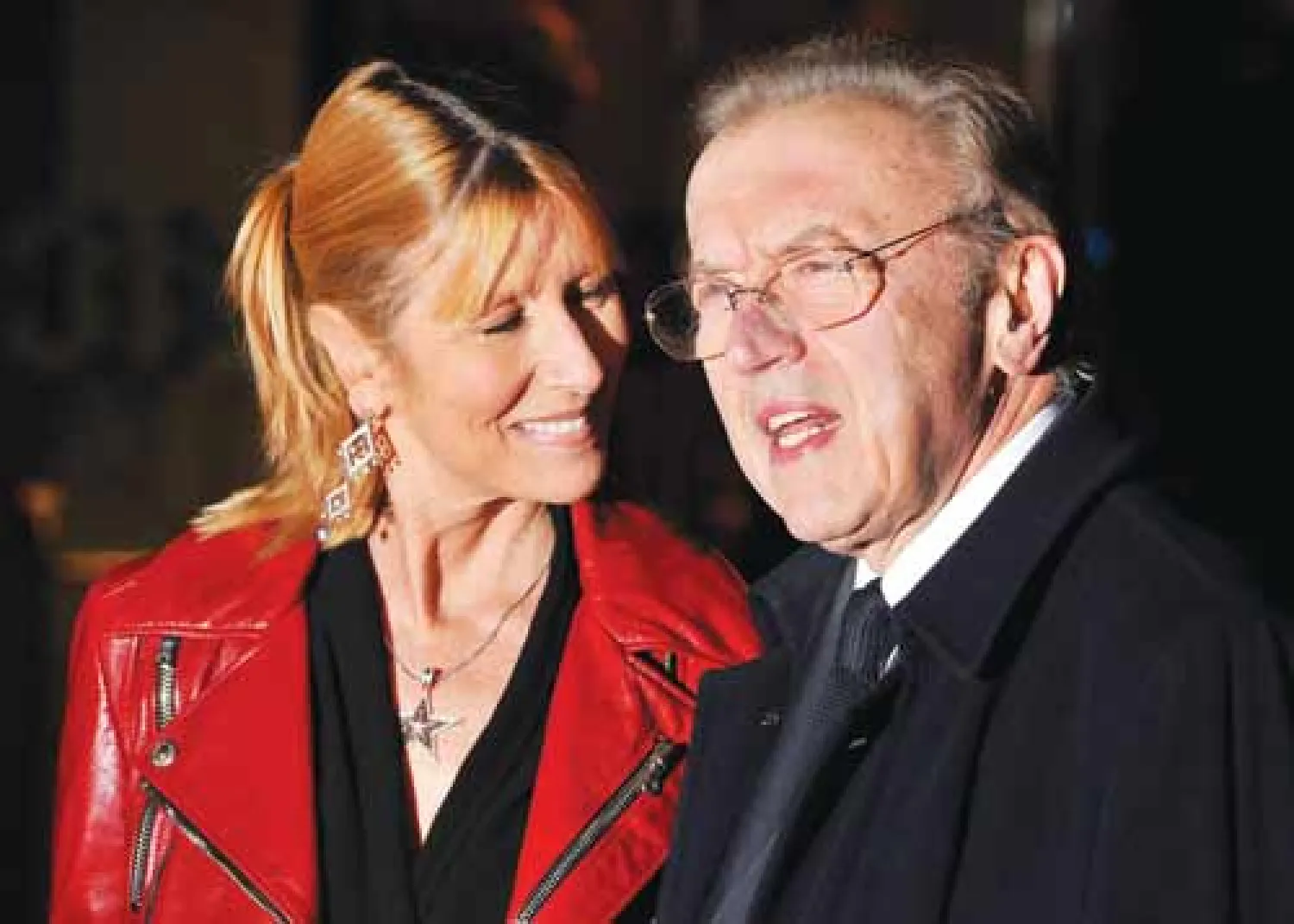 مع زوجته لادي كارينا