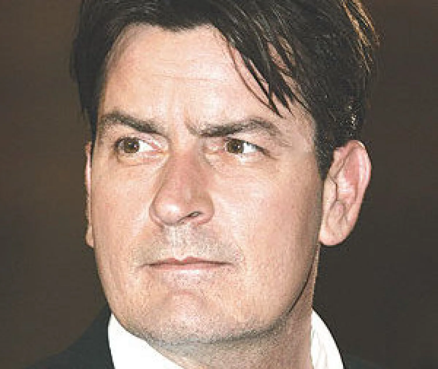 * هنأ الممثل الأميركي الشهير تشارلي شين نفسه بعيد ميلاده الـ48، وكتب شين على موقع التواصل الاجتماعي (تويتر)، بمناسبة عيد ميلاده الذي يحتفل به اليوم (الثلاثاء): «48 عاما.. لماذا؟ أبدو كما لو كنت في الثامنة والعشرين، لكن الأهم أنني أشعر كما لو كنت في الثامنة والستين.. أطيب التمنيات لي!». يُذكر أن ...