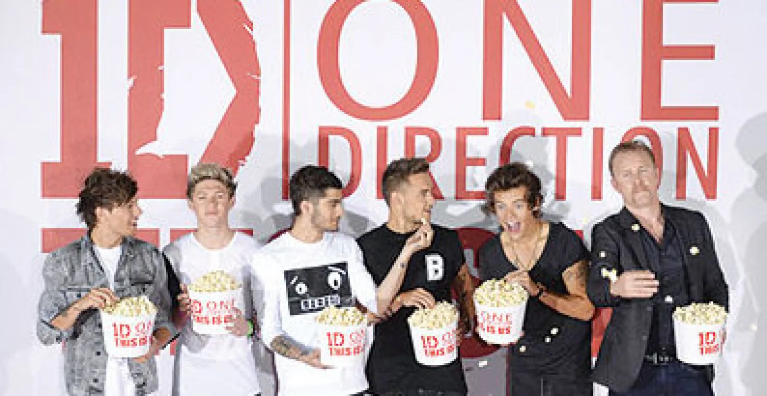 * تصدر فيلم مخرج الأفلام الوثائقية الأميركي مورغان سبرلوك «وان دايركشن: ذيسز إس» قائمة إيرادات دور السينما في أميركا الشمالية بعد ثلاثة أيام من طرحه في دور العرض، وفقا لتقديرات استوديوهات السينما الأولية. وحقق الفيلم الموسيقي الوثائقي، الذي يعرض قصة صعود فرقة «وان دايركشن» الغنائية البريطانية ال...