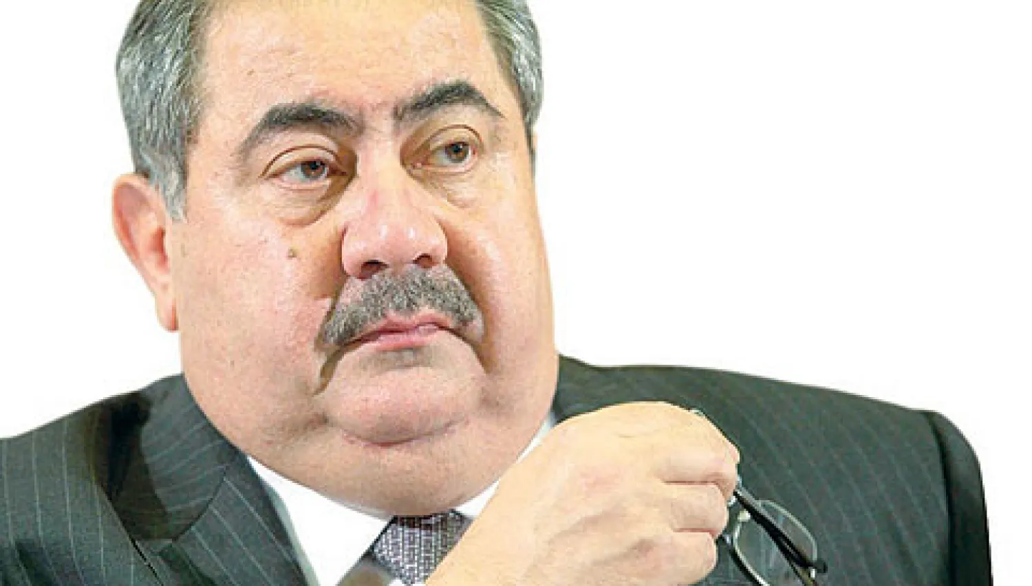 توقع هوشيار زيباري، وزير الخارجية العراقي، تغييرا في سياسة إيران الخارجية في عهد الرئيس الجديد حسن روحاني، نافيا في الوقت نفسه أن تكون لطهران قبضة على بغداد. وقال زيباري, في حديث خص به «الشرق الأوسط»، على هامش الاجتماع الوزاري الأخير للجامعة العربية في القاهرة لبحث الأزمة السورية، إن «هناك مؤشرا...