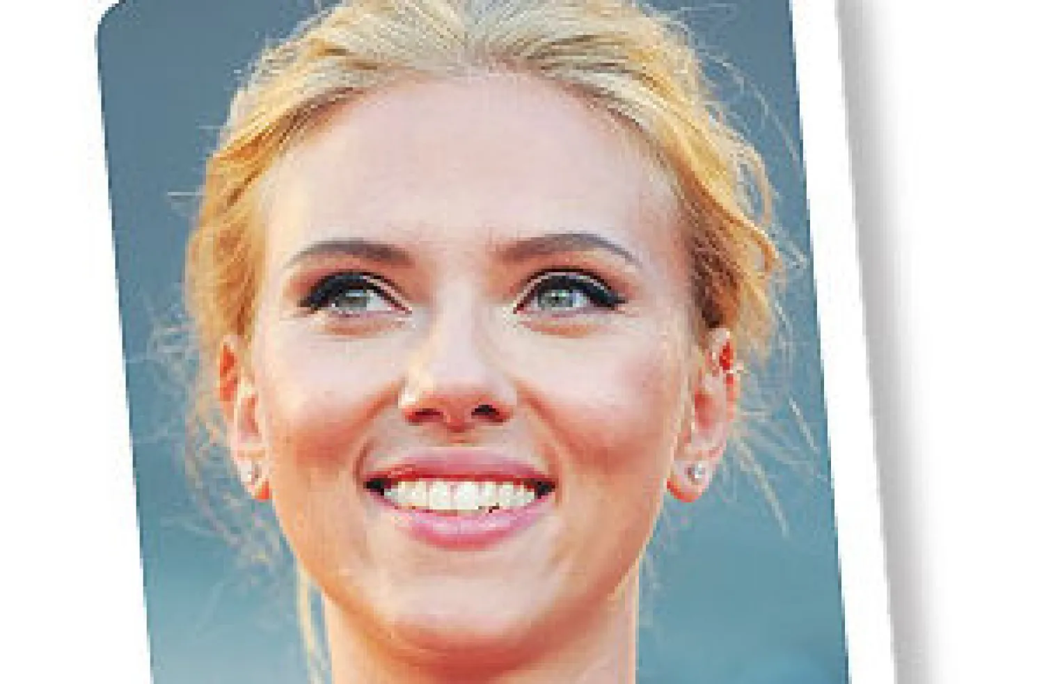 * ذكرت تقارير إعلامية، أمس الخميس، أن الممثلة سكارليت جوهانسون تمت خطوبتها لصديقها رومان دورياك. ونقلت مجلة «بيبول»، المعنية بأخبار المشاهير، عن المتحدث باسم سكارليت (28 عاما): «أستطيع أن أؤكد أنه تمت خطوبة سكارليت ورومان، ولكنهما لم يختارا موعد الزفاف». وظهرت سكارليت الثلاثاء في مهرجان فينيسيا ...