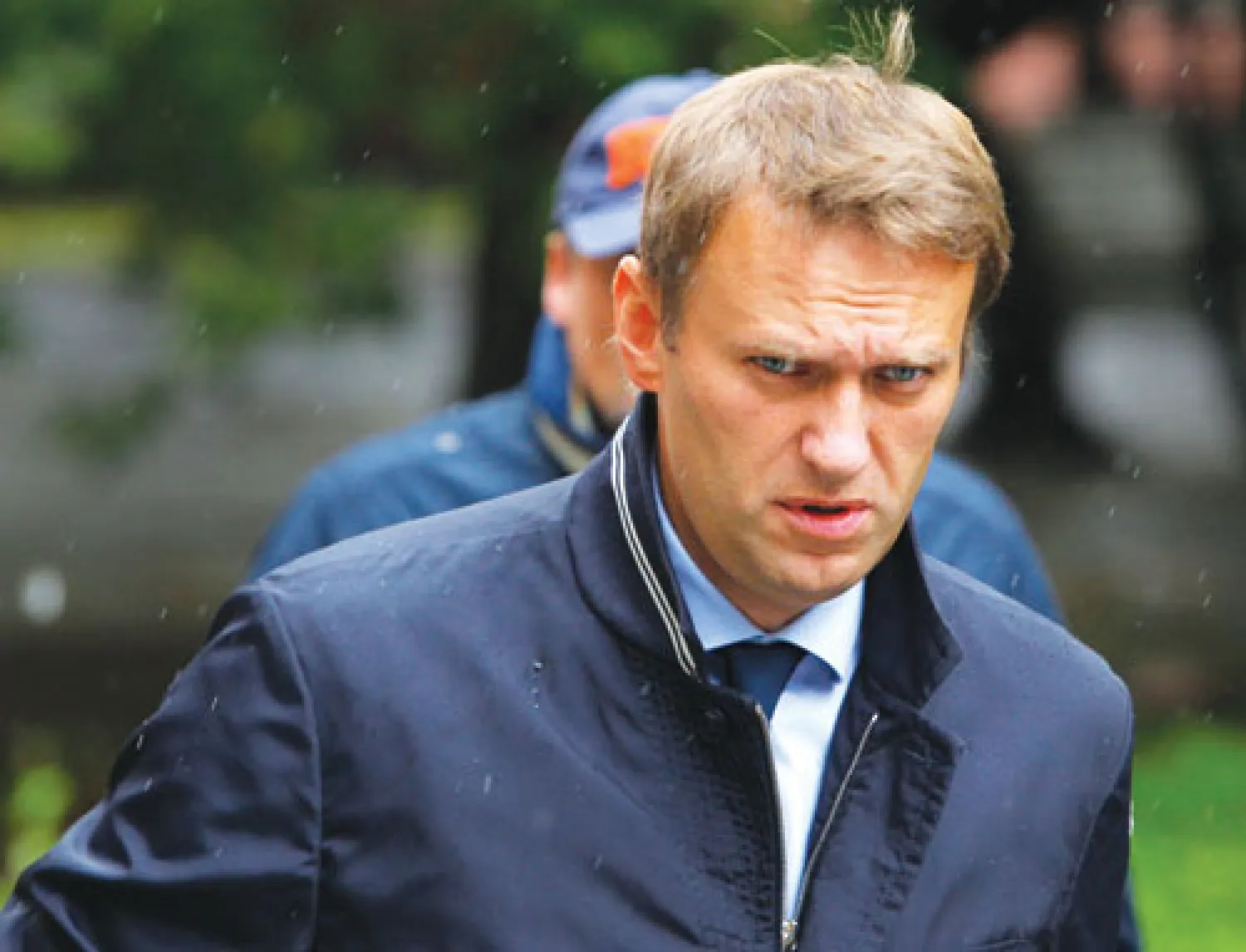 نافالني أثناء وصوله لعقد مؤتمر صحافي في موسكو أمس (أ.ب)