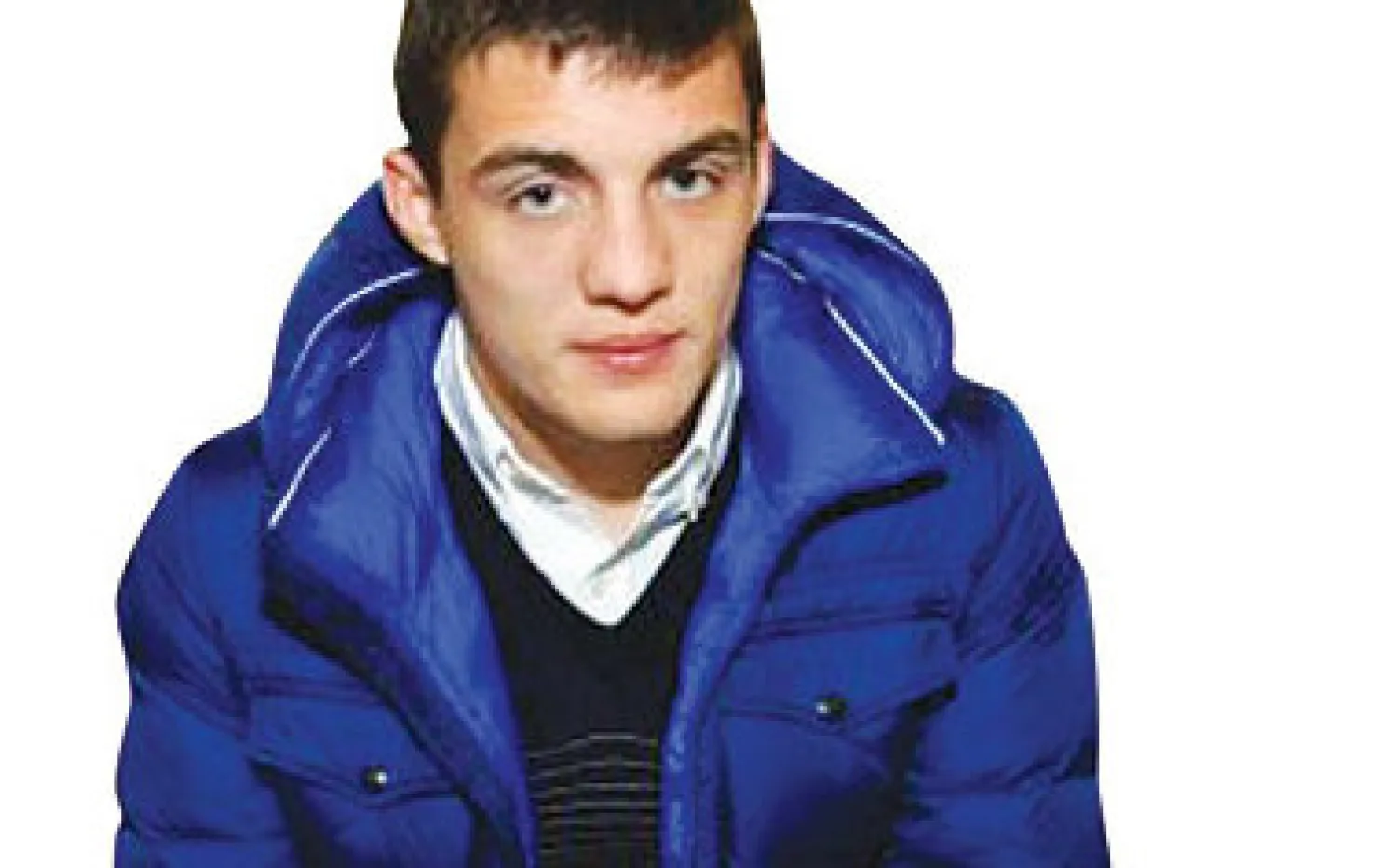 تسعة عشر عاما، ويحمل رقم 10 على ظهره. القميص رقم 10 في فريق الإنتر، وفي العام الماضي ارتداه لنصف الموسم (بعد رحيل ويسلي شنايدر)، بينما اليوم هو قميصه الخاص فقط. إنه ماتيو كوفاسيتش، صانع الألعاب الكرواتي الشاب، والذي يقول: «إنني فخور للغاية بأن رئيس مثل ماسيمو موراتي قال إنني لاعبه رقم 10». هل يو...