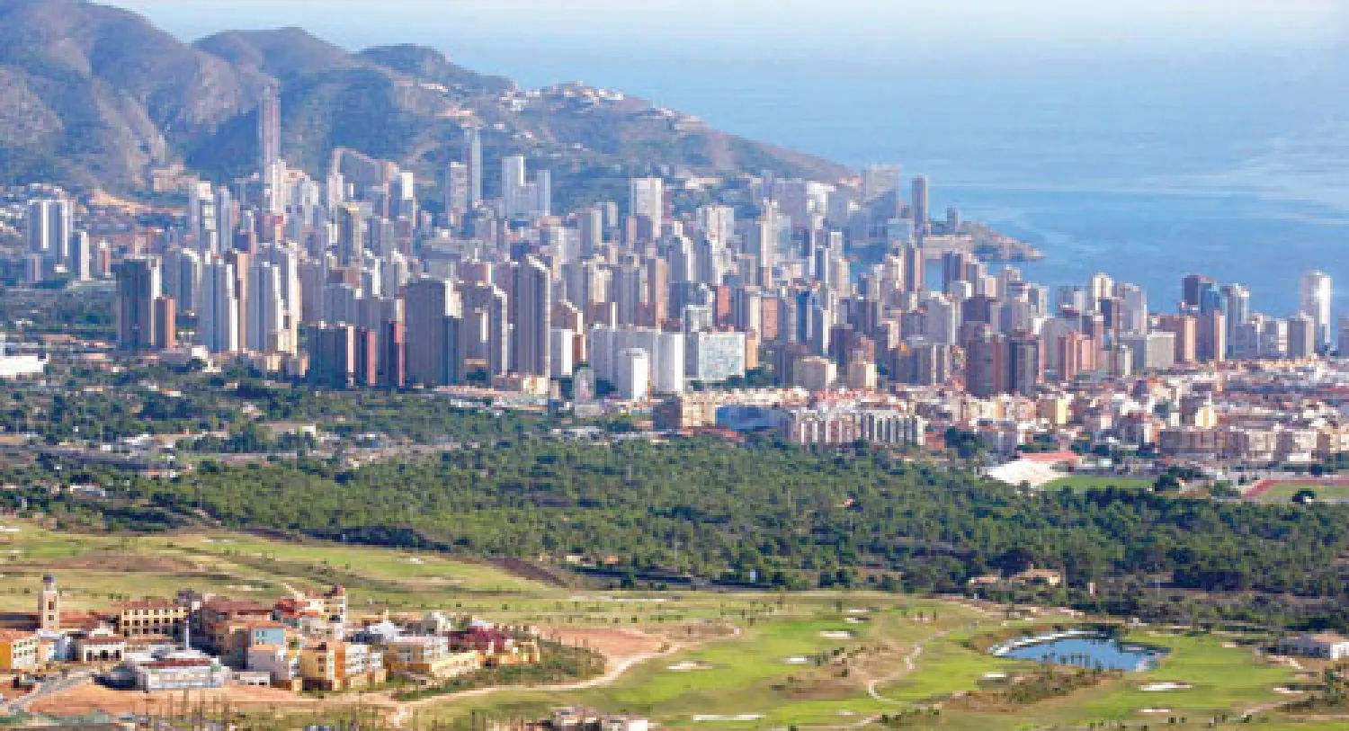 تعتبر إسبانيا من أكثر الأسواق العقارية الأوروبية جذبا للمستثمرين الأجانب ومن أكثرها تأثرا بالأزمة العالمية («الشرق الأوسط»)