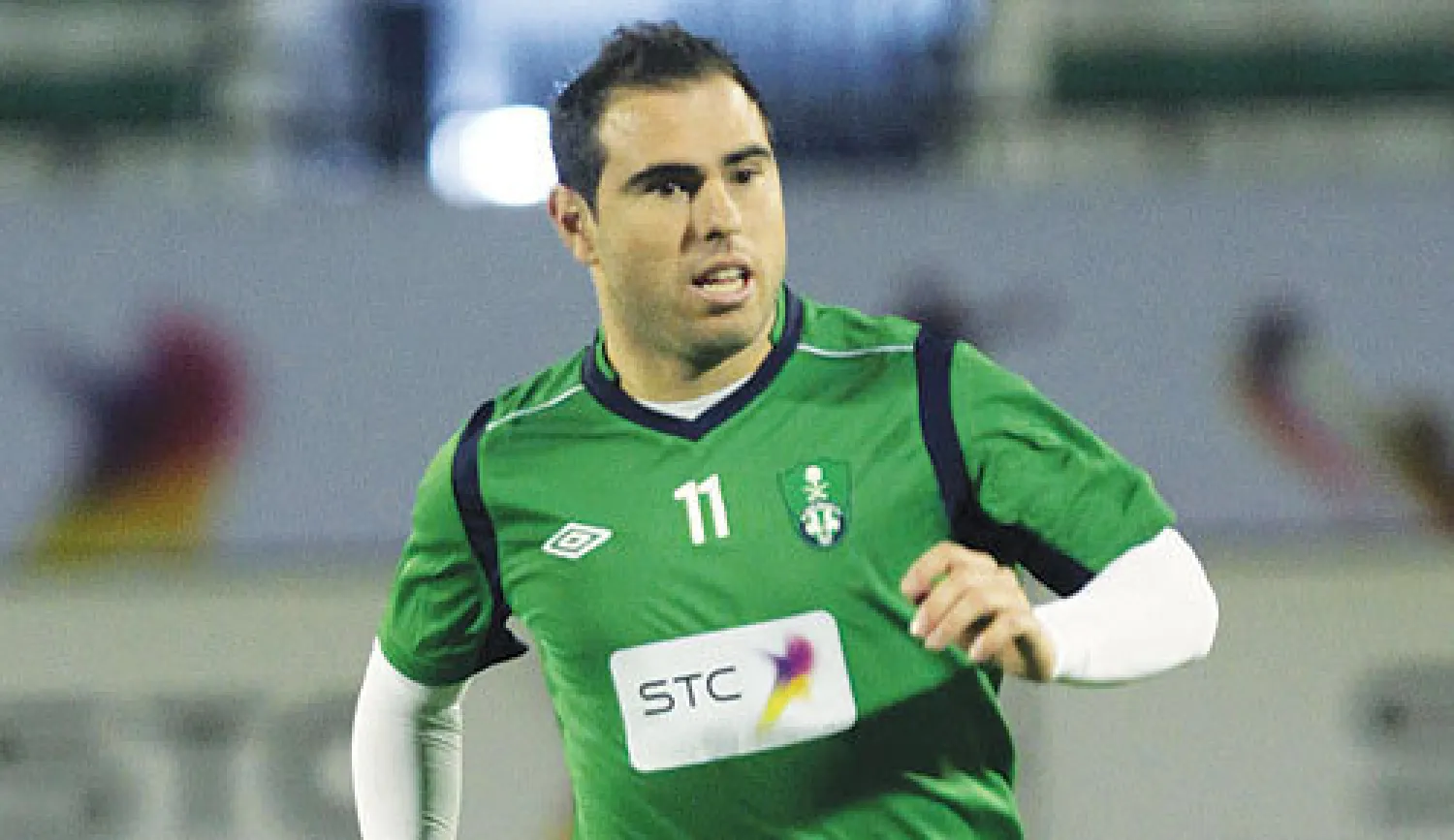 كشف موقع «مايس فوتبول» البرتغالي عن أمنيات ما زالت تتردد بالنسبة للاعب الأهلي السعودي البرازيلي برونو سيزار بشأن عودته لفريقه بنفيكا البرتغالي رغم انتقاله إلى الفريق السعودي منذ أكثر من 9 أشهر، فضلا عن العائد المالي الأكبر الذي يحصل عليه في الأهلي قياسا بما كان يناله في بنفيكا. وشدد على أنه رغم ...