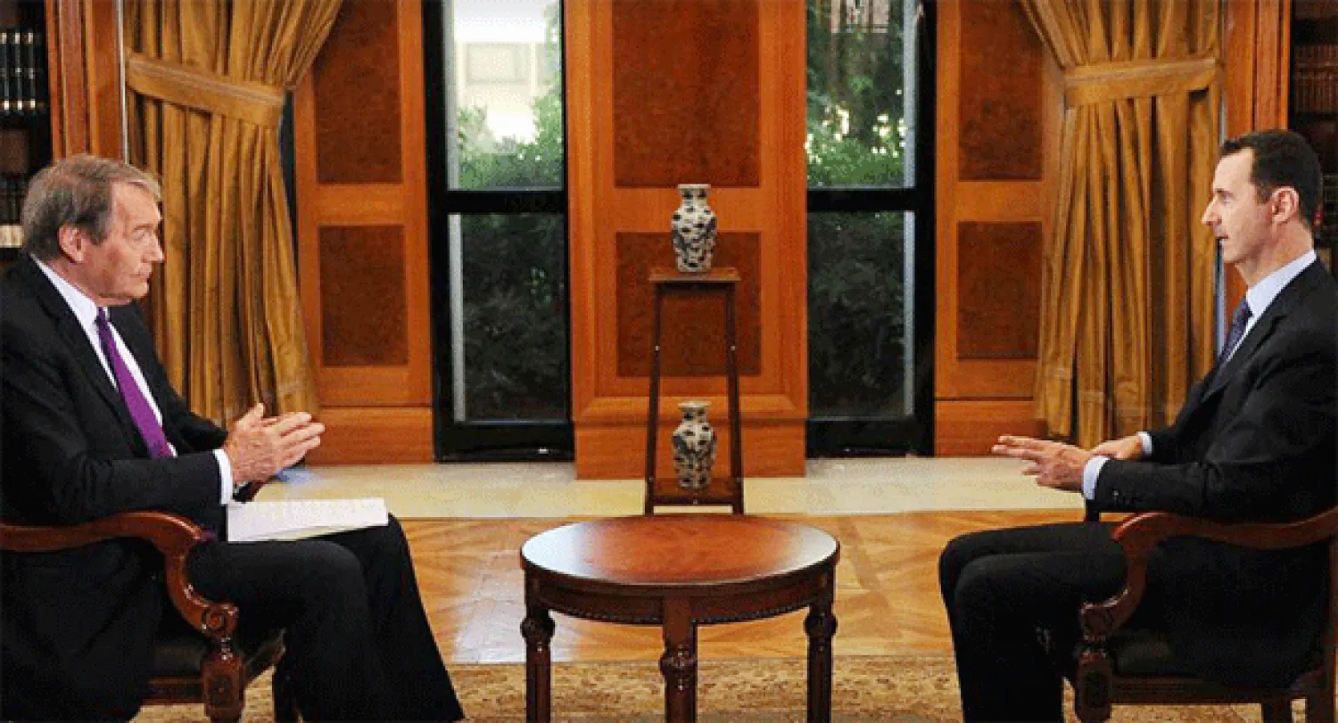 الرئيس السوري بشار الأسد خلال حوار تلفزيوني مع شبكة «سي بي إس» الأميركية التي بدأت ببث لقطات منه صباح اليوم (أ.ب) 