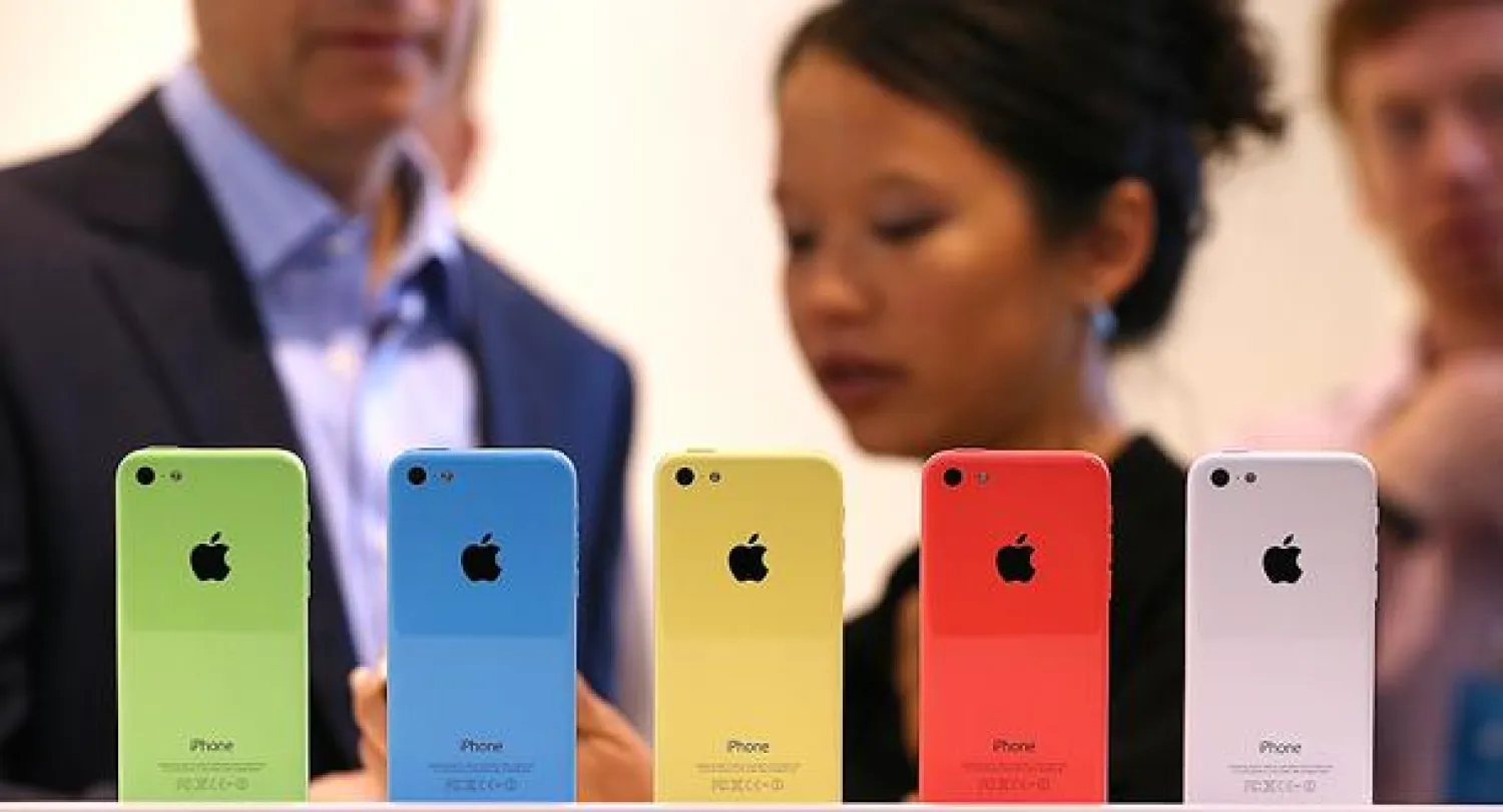 "آبل" تكشف النقاب عن طرازين جديدين من هاتفها الذكي "آيفون"