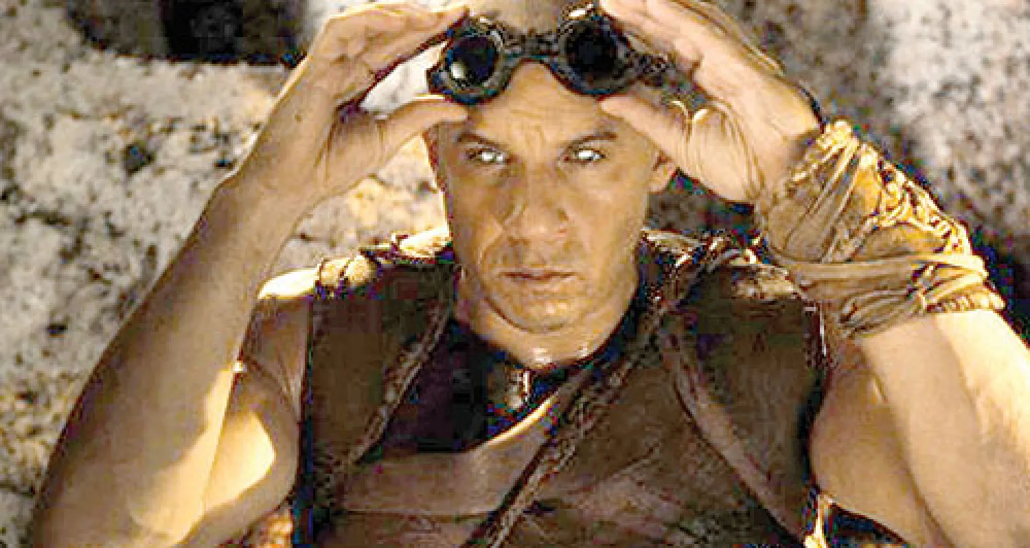 «أسود داكن»