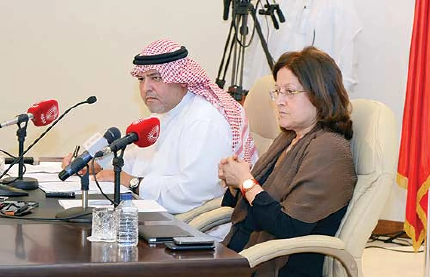 وزير العدل شدد على أن قرار تنظيم قواعد اتصال الجمعيات السياسية بالخارج لا يخالف الدستور (وكالة أنباء البحرين)