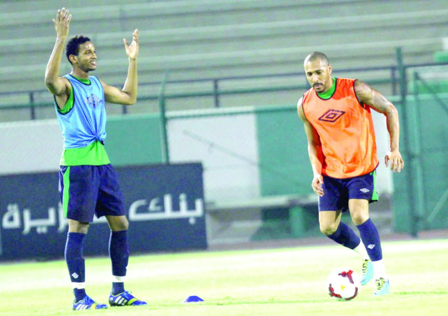 فيكتور يتقدم بعثة الأهلي إلى كوريا ويتوعد بـ«ثنائي ناري» مع العراقي يونس