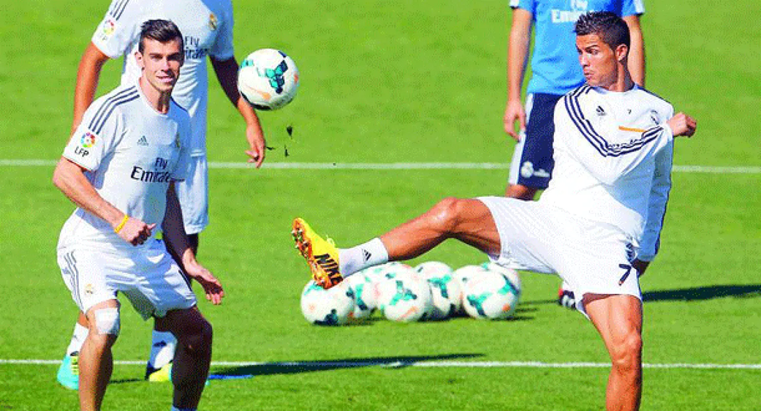 أوزيل.. ضمن وجوه جديدة تقدم أوراق اعتمادها في الدوري الإنجليزي اليوم