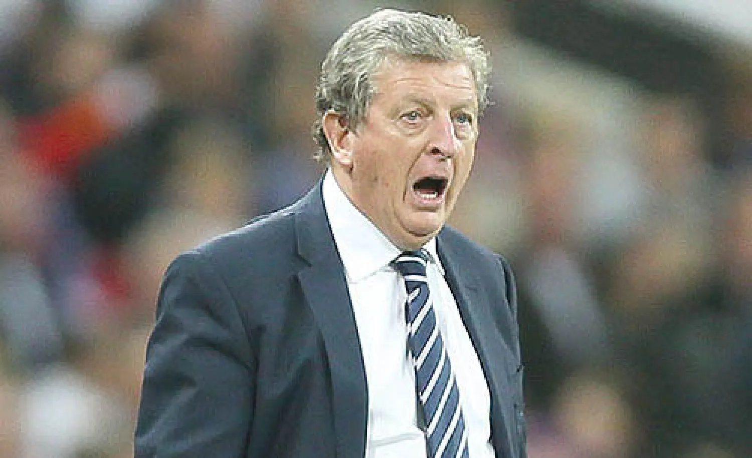 يواجه المدير الفني لمنتخب إنجلترا روي هودجسون حملة انتقادات واسعة لطريقة الأداء التي يتبعها ويراها الكثير من خبراء اللعبة الإنجليزي ولاعبون سابقون بأنها مخيبة وسيكون لها آثار سلبية على مستقبل الفريق. وكان آخر من انتقد الأسلوب الخططي لمنتخب إنجلترا بعد التعادل من دون أهداف خارج ملعبه مع أوكرانيا ...